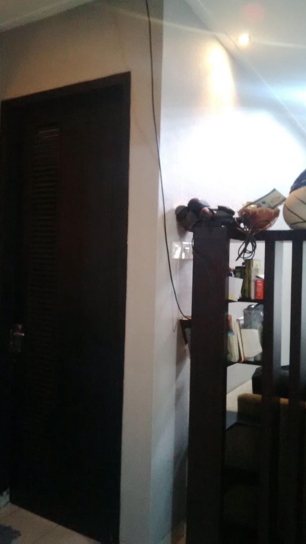 Rumah siap huni,nyaman di Cipadu, minimalis, sdh direnov..tenang, tidak banjir