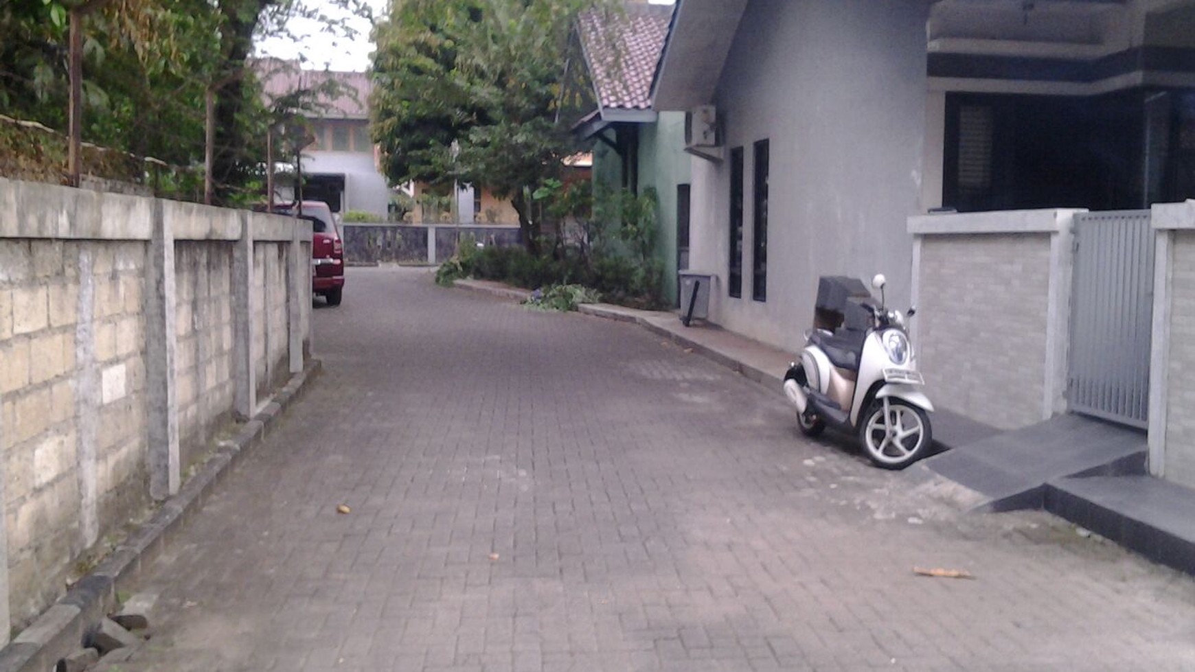 Rumah siap huni,nyaman di Cipadu, minimalis, sdh direnov..tenang, tidak banjir