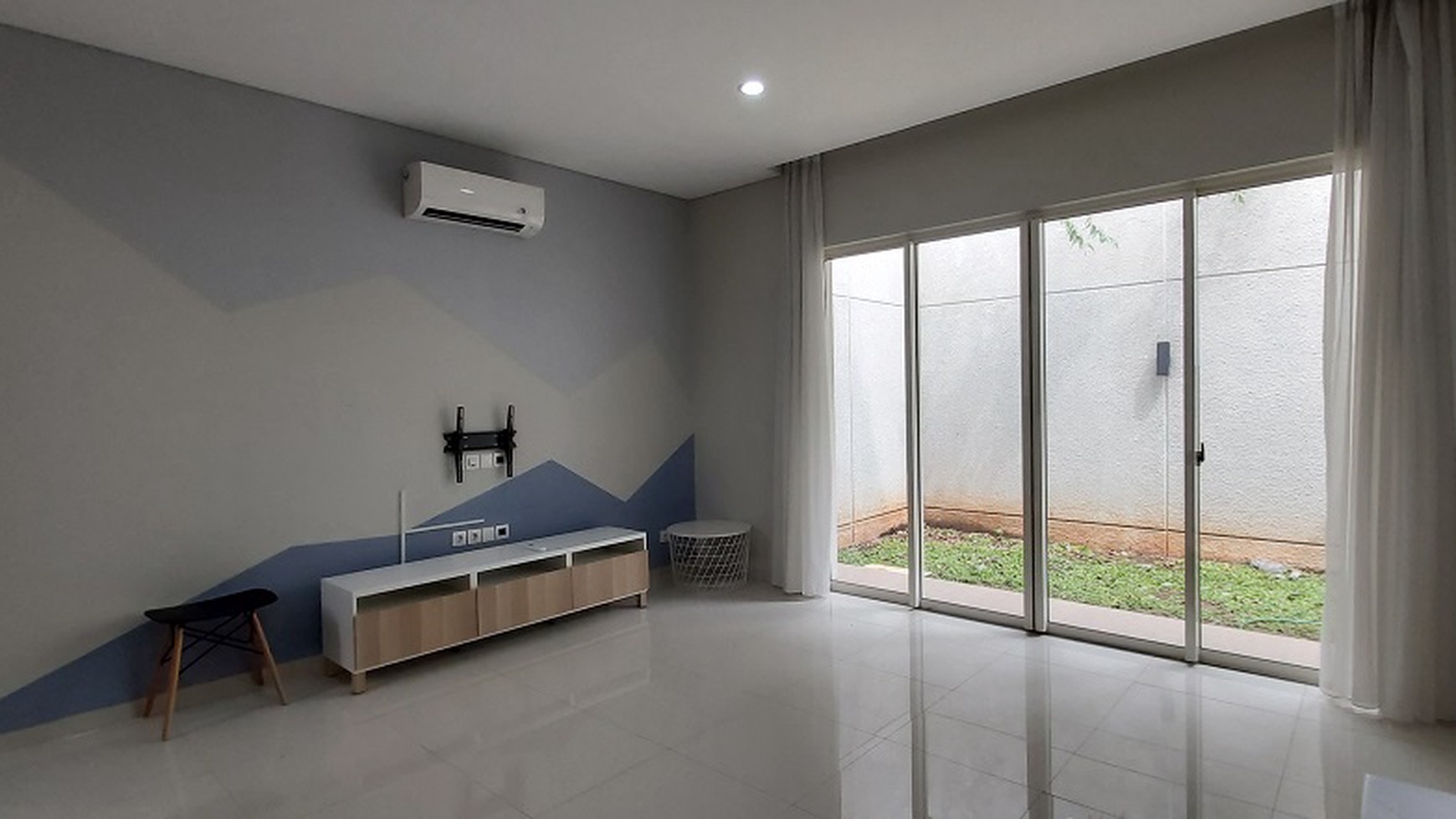 Rumah Disewakan di Serenia Hills, Siap Huni, Semi Furnished, 3 Bedroom