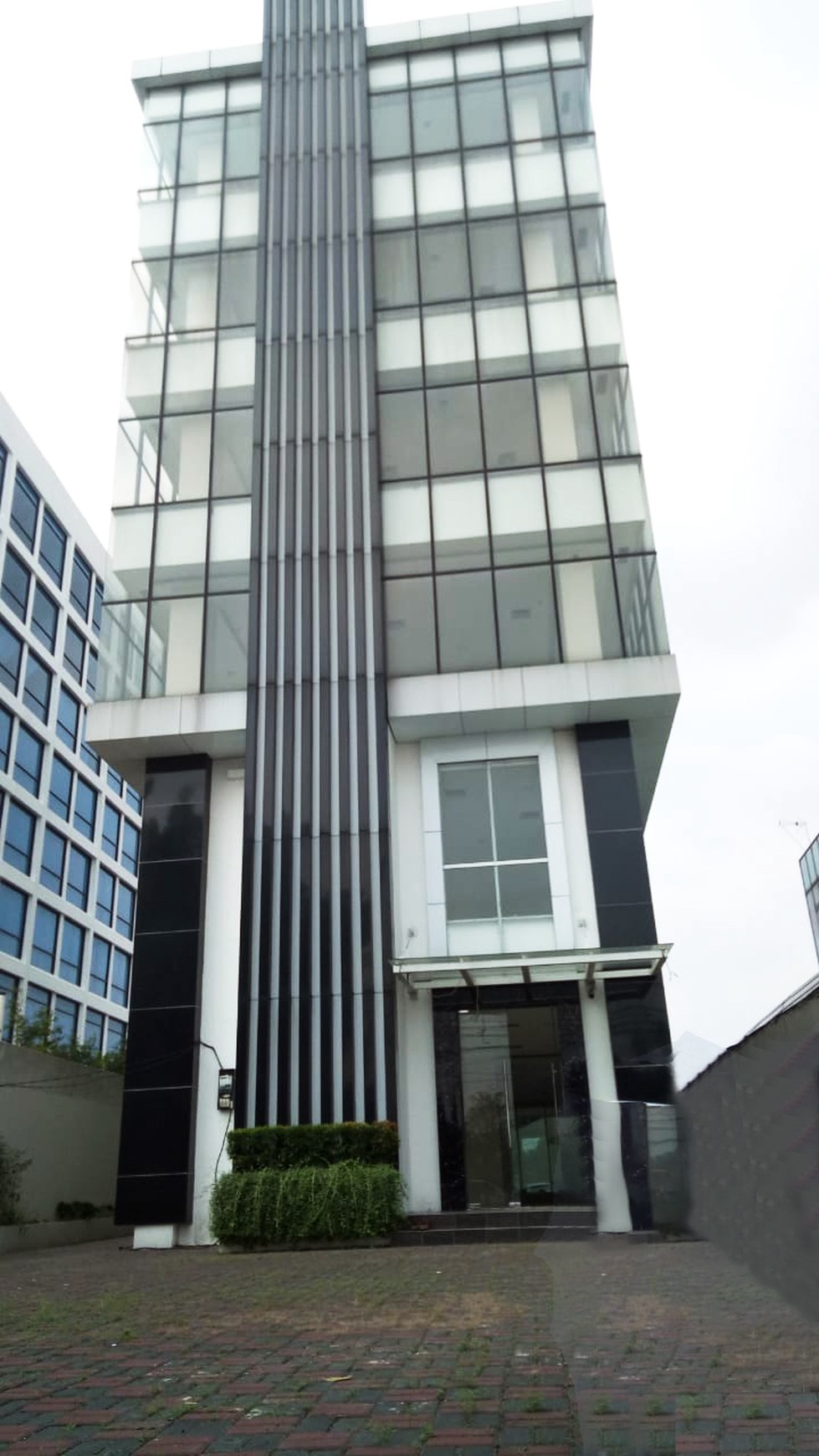 Gedung 6 Lantai SHM Matraman Raya Jakarta Timur