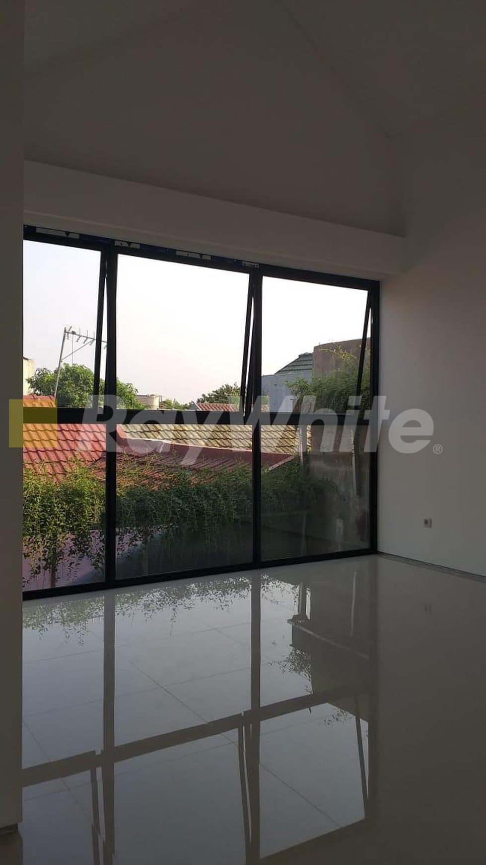 Rumah Modern Tropis Akses Tol di Cinere