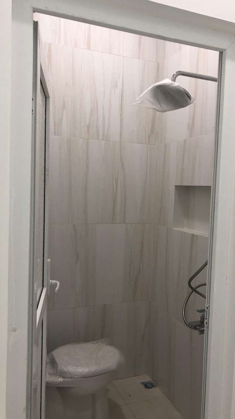 Rumah Kost2an Brand New 16 Kamar tidur + Kamar Mandi Dalam Di Pegangsaan Indah Barat Luas 144m2