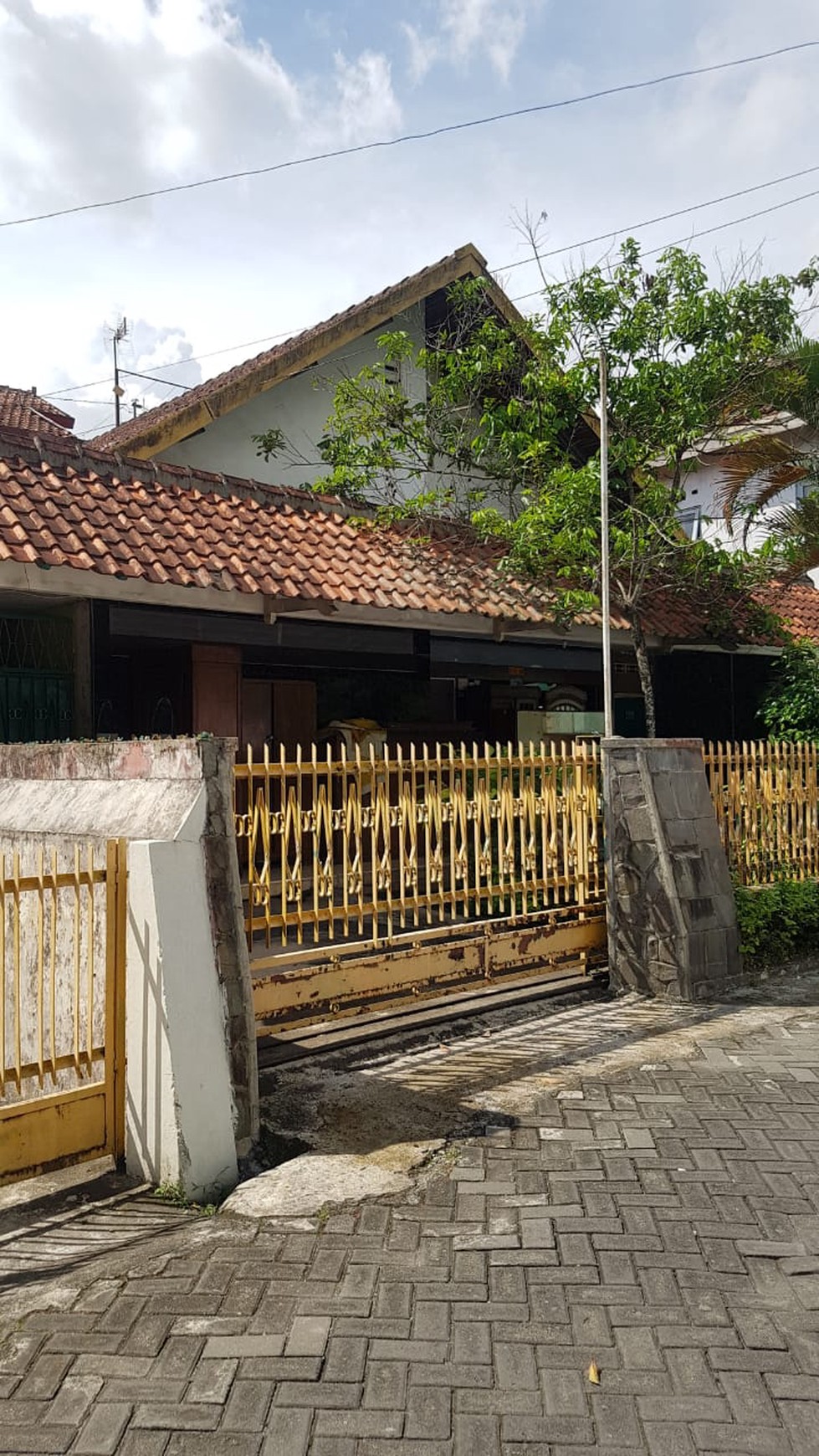 RUMAH COCOK UNTUK KELUARGA, ATAU GUEST HOUSE, DI SAMIRONO LAMA