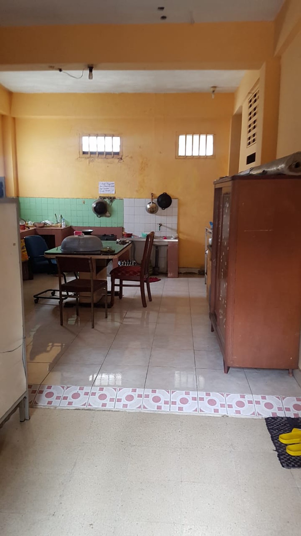RUMAH COCOK UNTUK KELUARGA, ATAU GUEST HOUSE, DI SAMIRONO LAMA