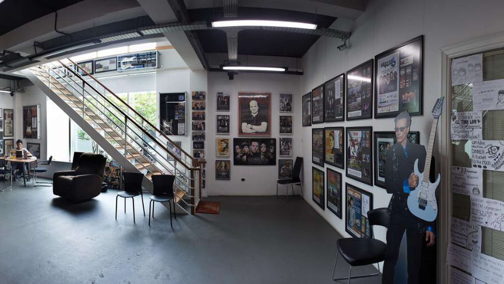 Gedung ,halaman luas di Radio Dalam Jakarta Selatan!!!