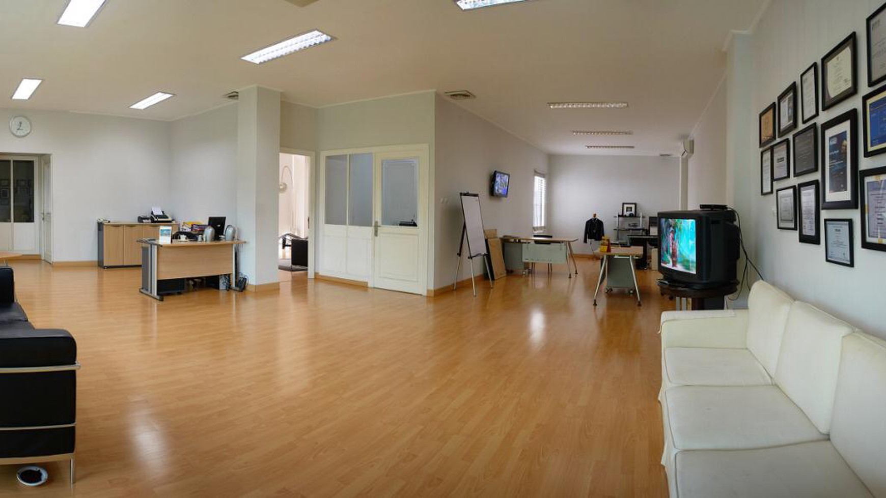 Gedung ,halaman luas di Radio Dalam Jakarta Selatan!!!