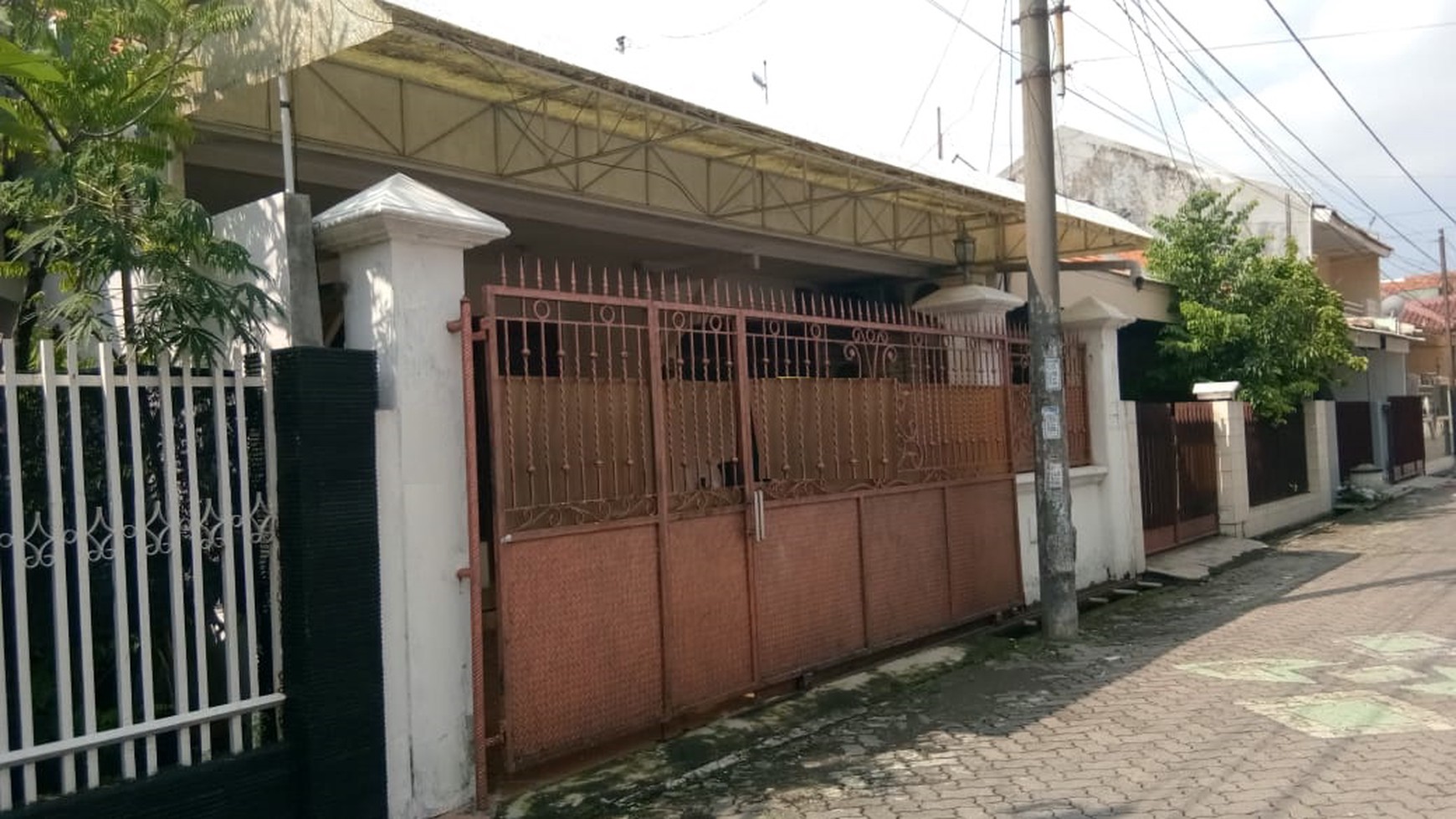 Rumah jalan ngagel timur siap huni