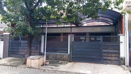 Rumah 2 lantai kutisari indah utara