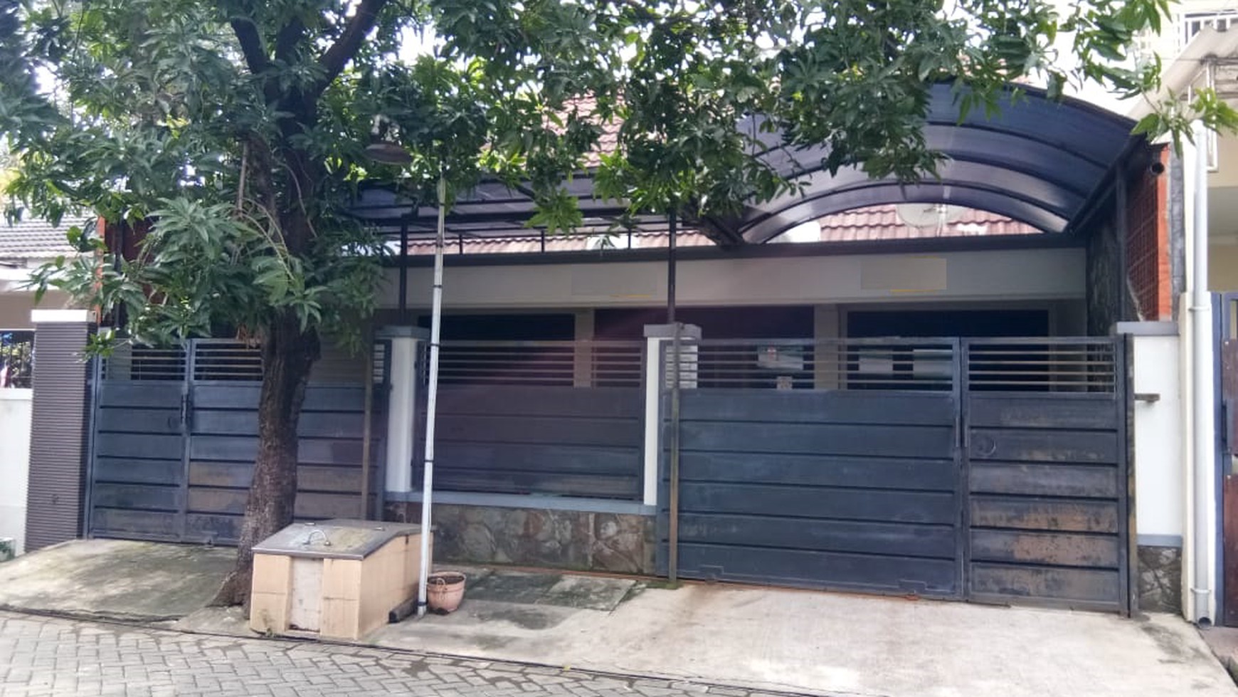 Rumah 2 lantai kutisari indah utara