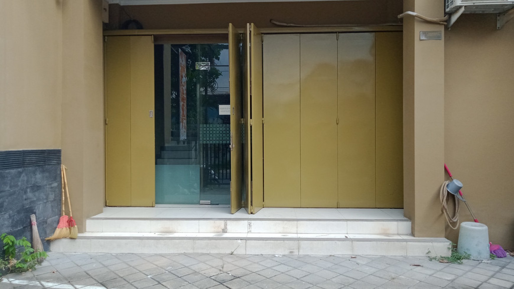 RUANG USAHA/KANTOR DI JL MANGKUYUDAN, YOGYAKARTA