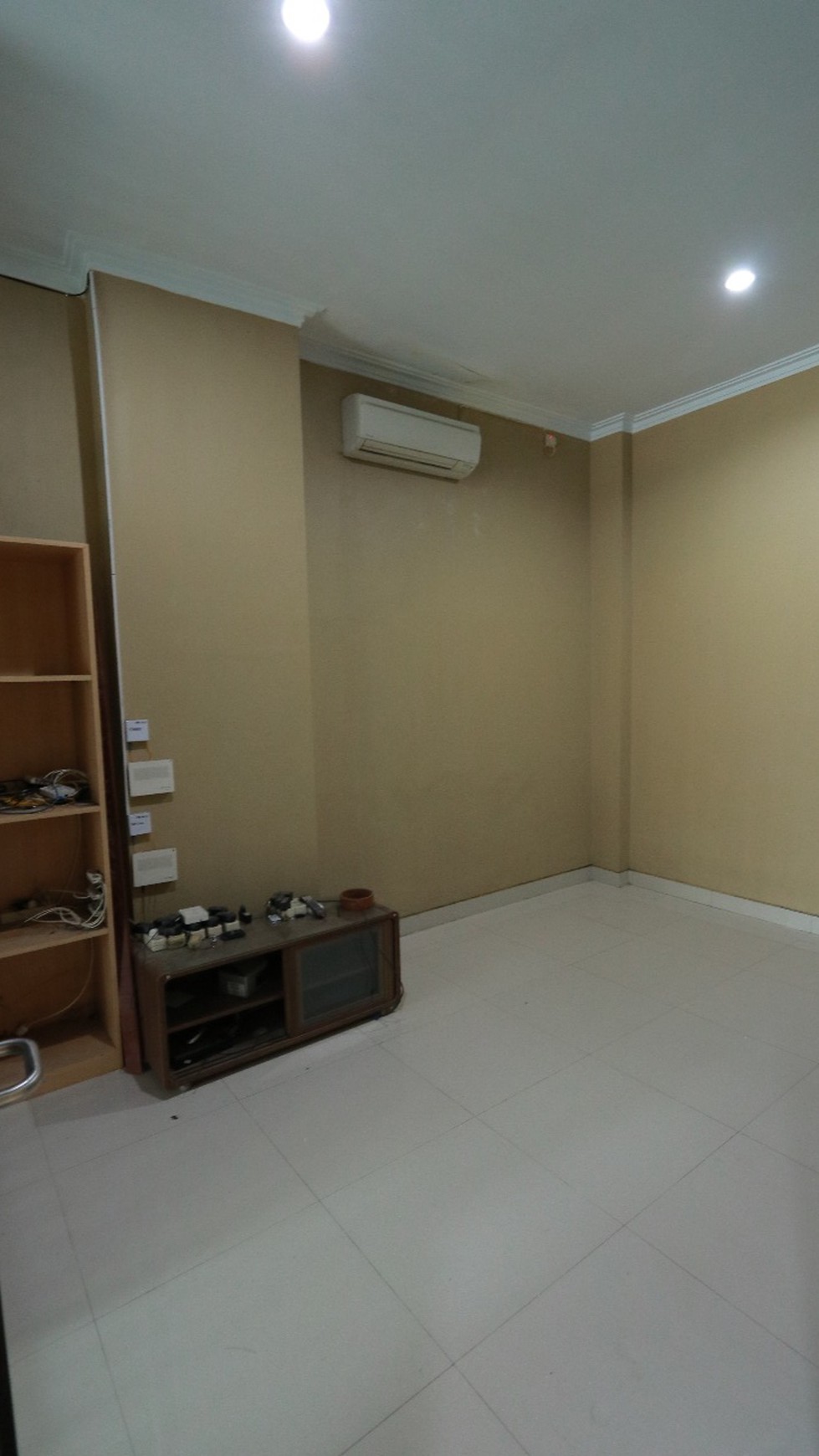 RUANG USAHA/KANTOR DI JL MANGKUYUDAN, YOGYAKARTA