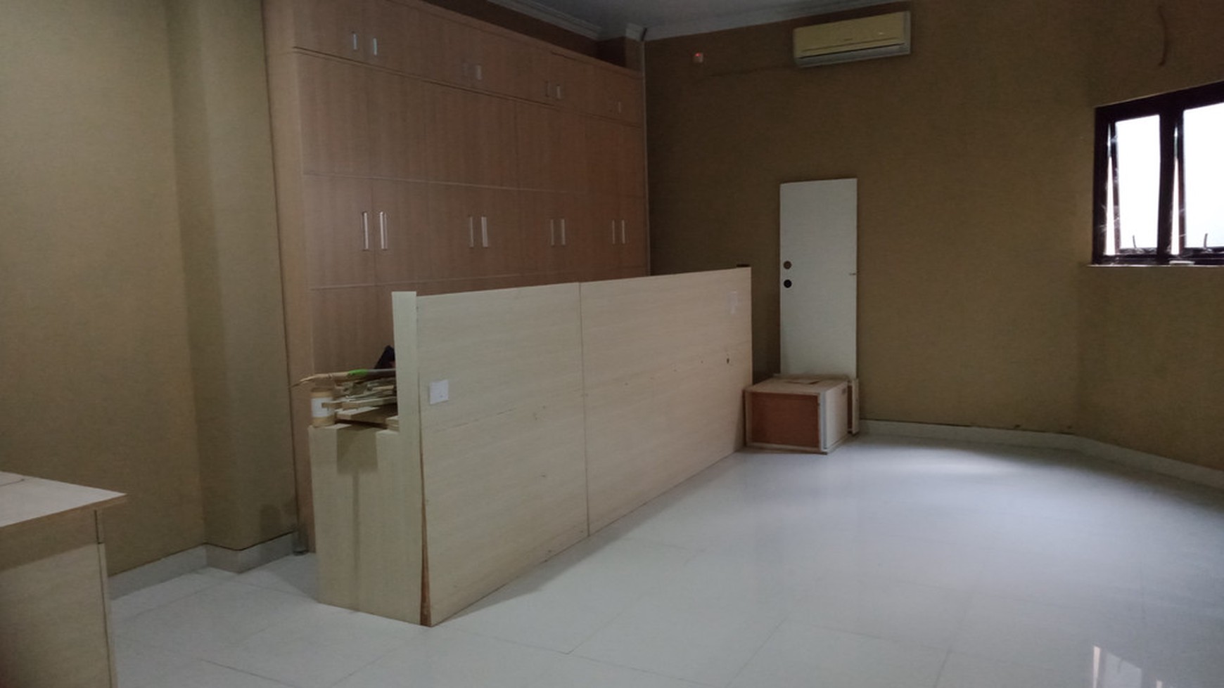 RUANG USAHA/KANTOR DI JL MANGKUYUDAN, YOGYAKARTA