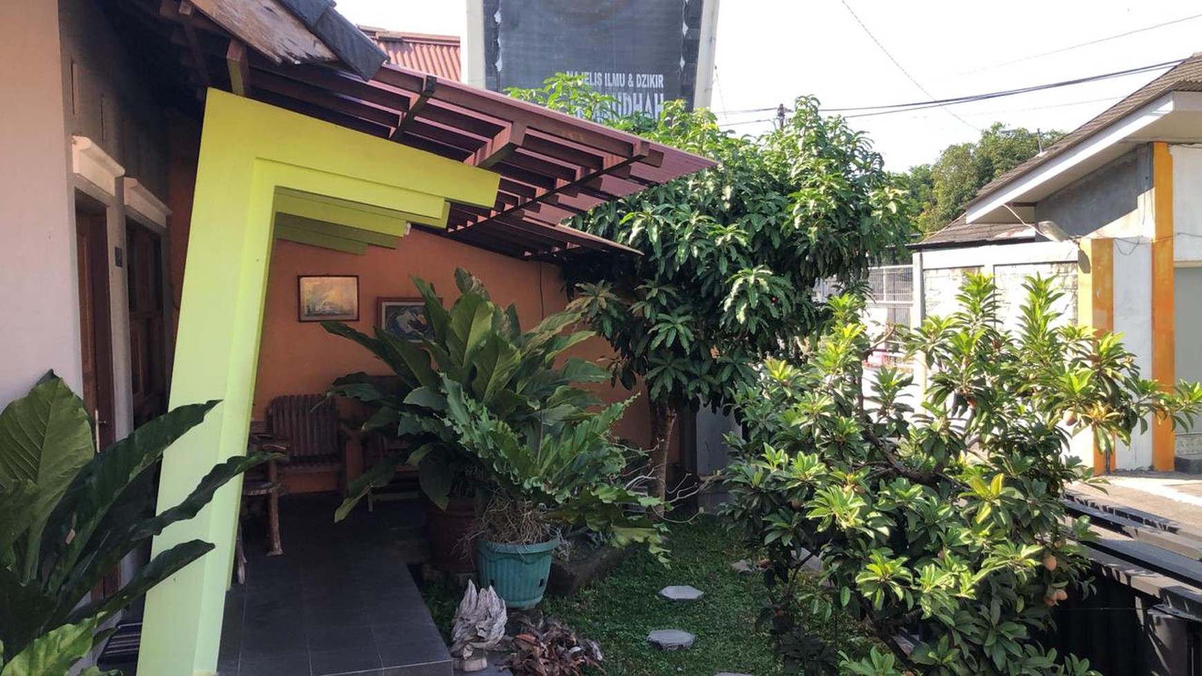 RUMAH CANTIK COCOK UNTUK KELUARGA DI JL MAGELANG KM 5, DEKAT TVRI, JCM
