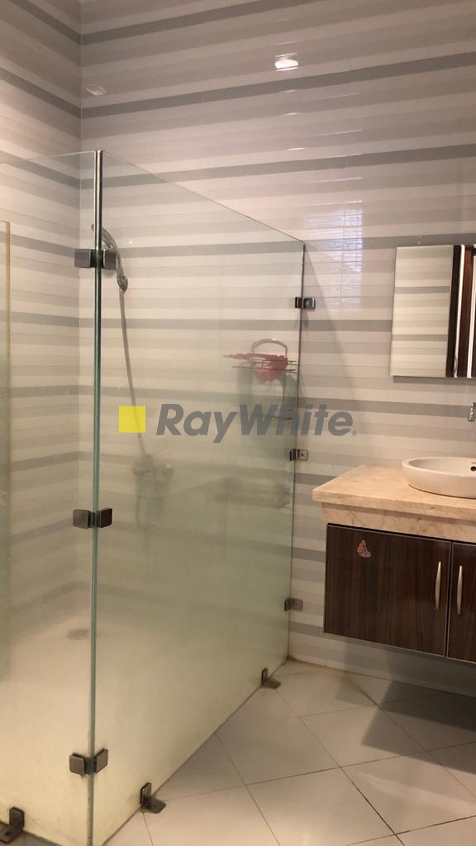 Rumah Baru Semi Furnished di Pejaten, Jakarta Selatan.