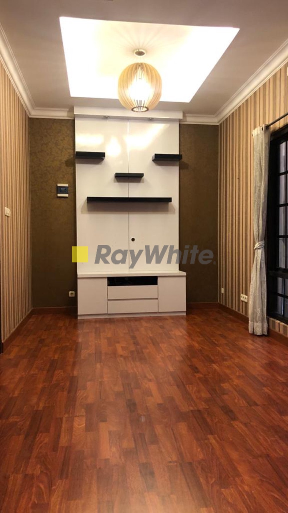 Rumah Baru Semi Furnished di Pejaten, Jakarta Selatan.