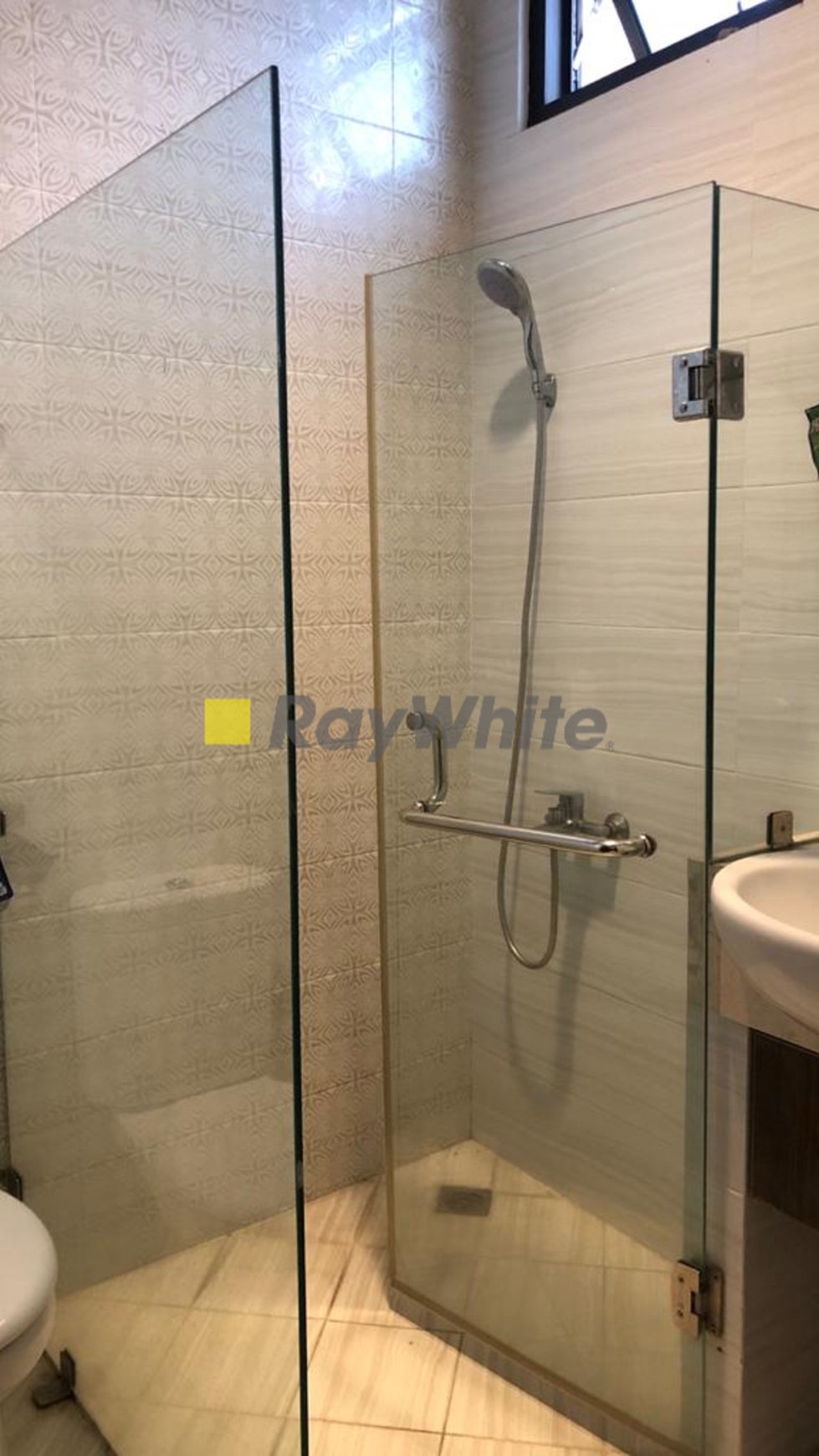 Rumah Baru Semi Furnished di Pejaten, Jakarta Selatan.