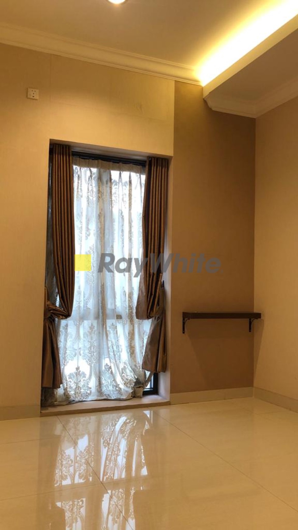 Rumah Baru Semi Furnished di Pejaten, Jakarta Selatan.