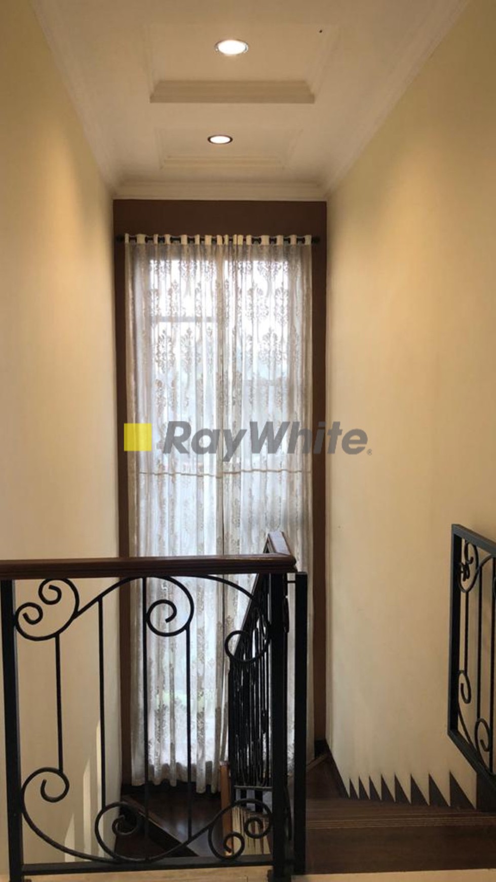 Rumah Baru Semi Furnished di Pejaten, Jakarta Selatan.