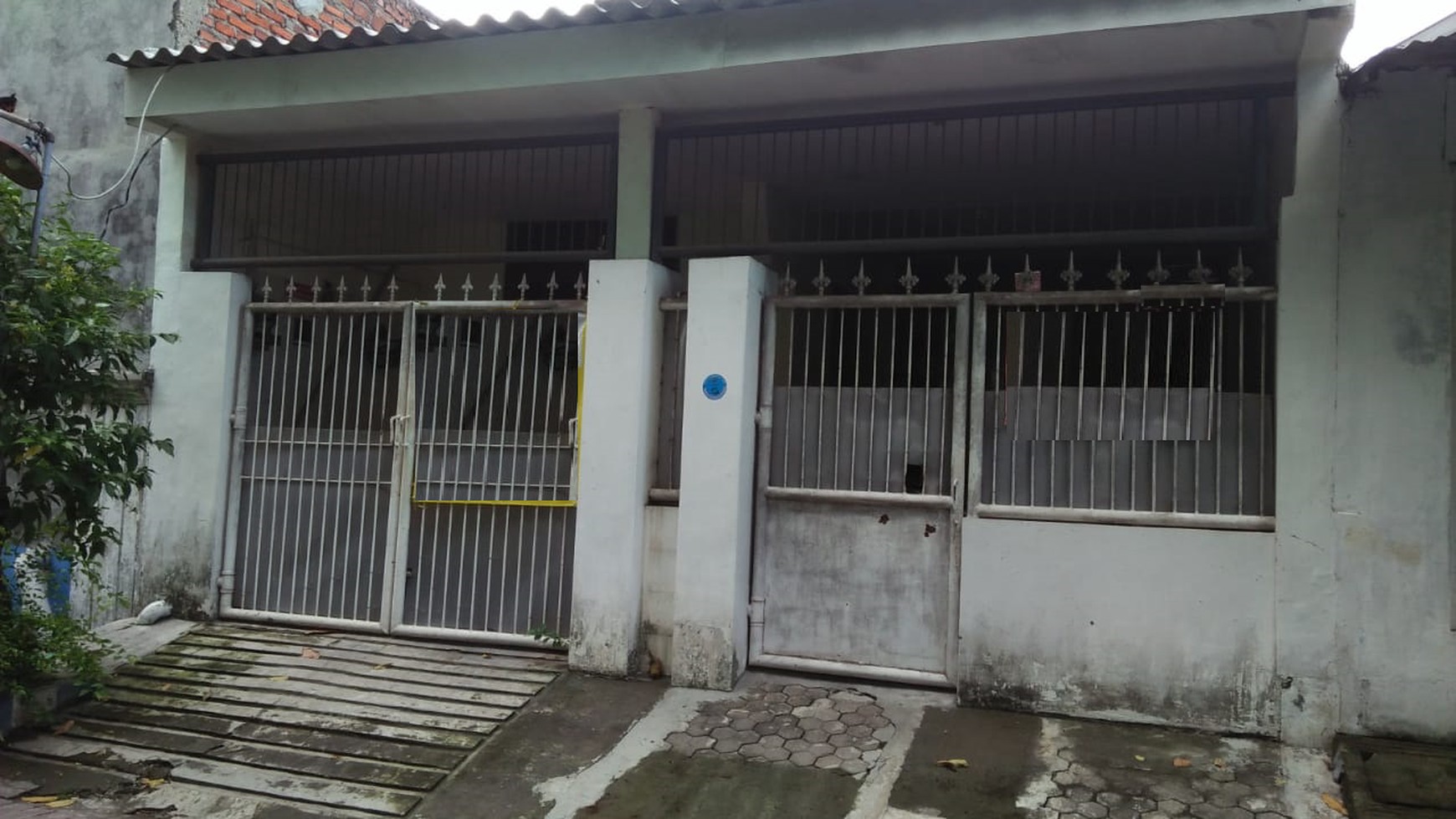 Rumah 1.5 lantai simomulyo baru