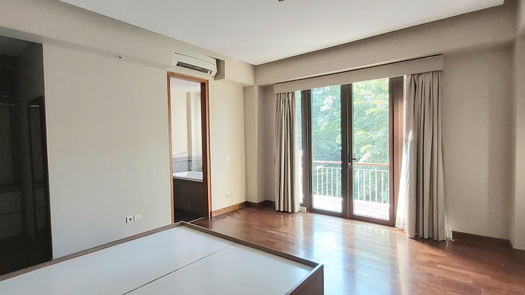 Apartemen di Daksa Residence, Kebayoran Baru, Semi Furnished, unit sudah direnovasi, dekat SCBD, 2 BR