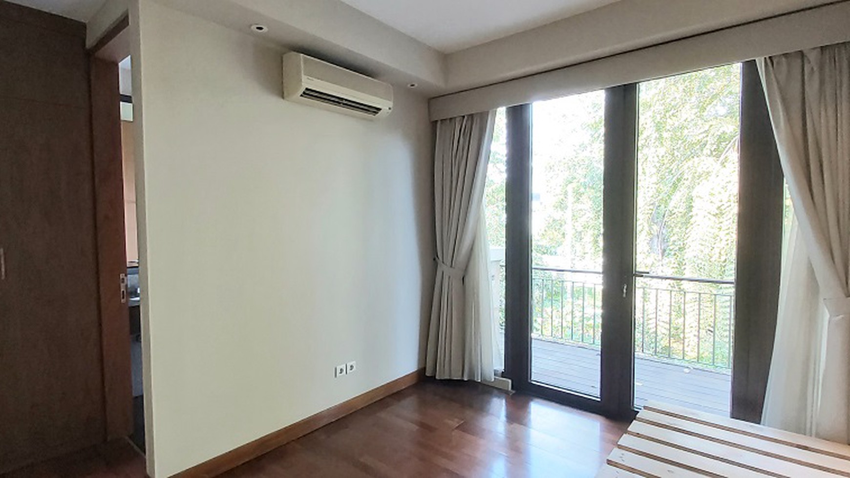 Apartemen di Daksa Residence, Kebayoran Baru, Semi Furnished, unit sudah direnovasi, dekat SCBD, 2 BR