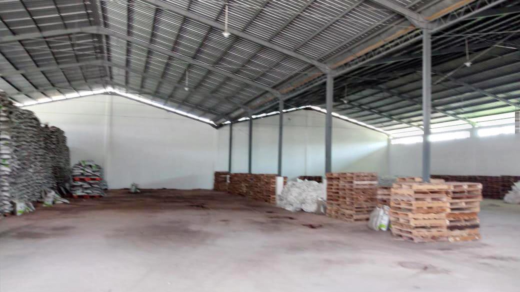 Dijual Gudang & Workshop di Kawasan Industri Gresik, Jalan Raya Surabaya - Gresik, Strategis, tidak jauh dari pintu toll & pelabuhan manyar