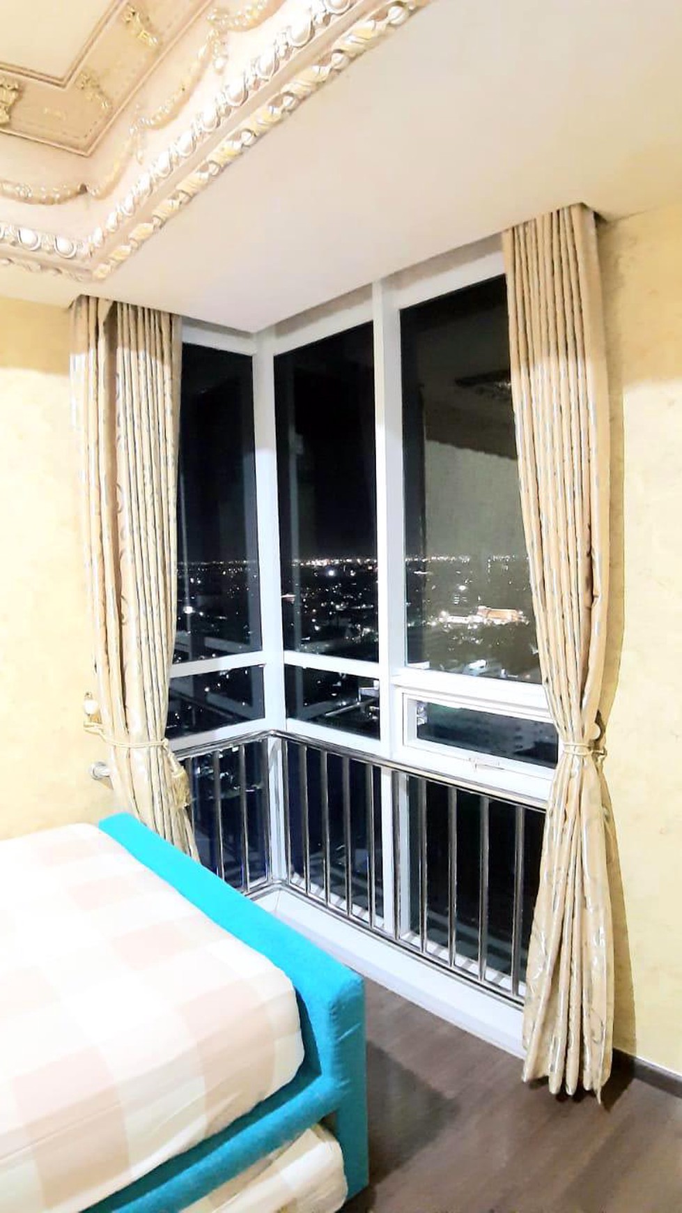Jual Apartemen TRILLIUM (Lokasi Strategis di Pusat Kota, Depan Surabaya Plaza), Full Furnish, Design Interior Mewah & Elegant, View Kota & Suramadu