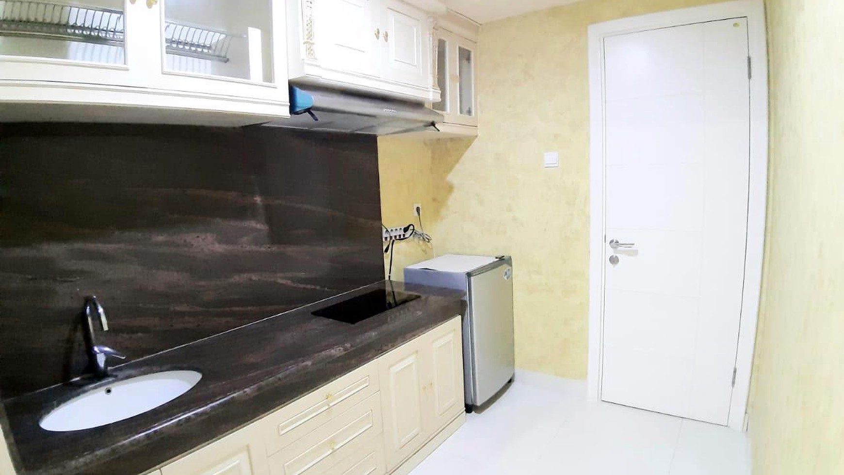 Jual Apartemen TRILLIUM (Lokasi Strategis di Pusat Kota, Depan Surabaya Plaza), Full Furnish, Design Interior Mewah & Elegant, View Kota & Suramadu