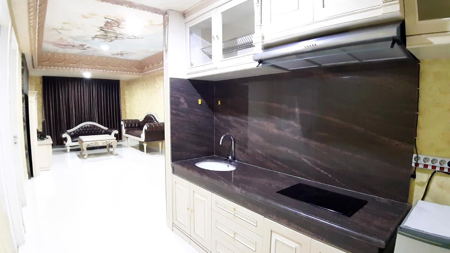 Jual Apartemen TRILLIUM (Lokasi Strategis di Pusat Kota, Depan Surabaya Plaza), Full Furnish, Design Interior Mewah & Elegant, View Kota & Suramadu