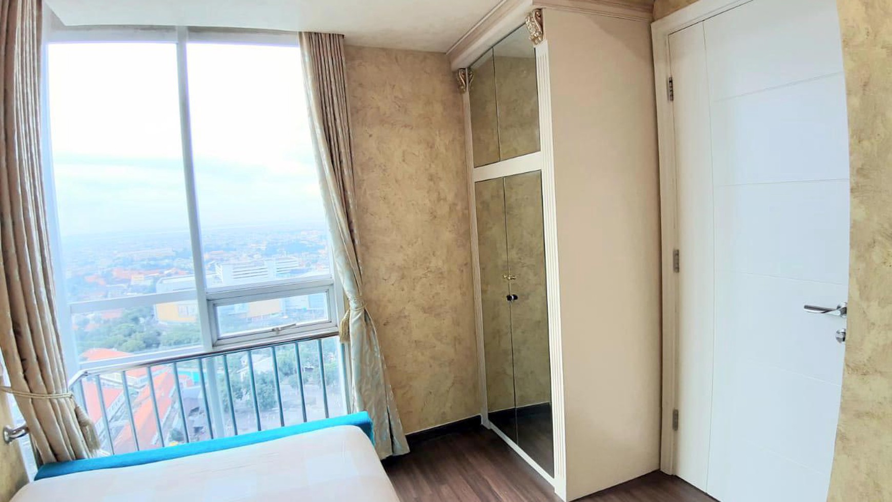 Jual Apartemen TRILLIUM (Lokasi Strategis di Pusat Kota, Depan Surabaya Plaza), Full Furnish, Design Interior Mewah & Elegant, View Kota & Suramadu