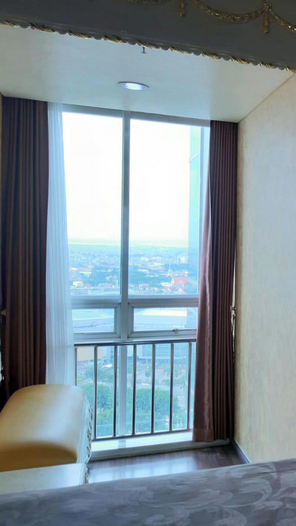 Jual Apartemen TRILLIUM (Lokasi Strategis di Pusat Kota, Depan Surabaya Plaza), Full Furnish, Design Interior Mewah & Elegant, View Kota & Suramadu