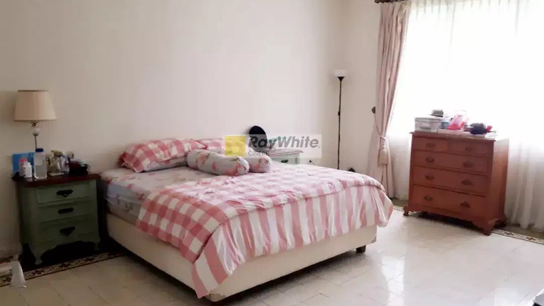 Rumah Megah Posisi Hook Di Grogol