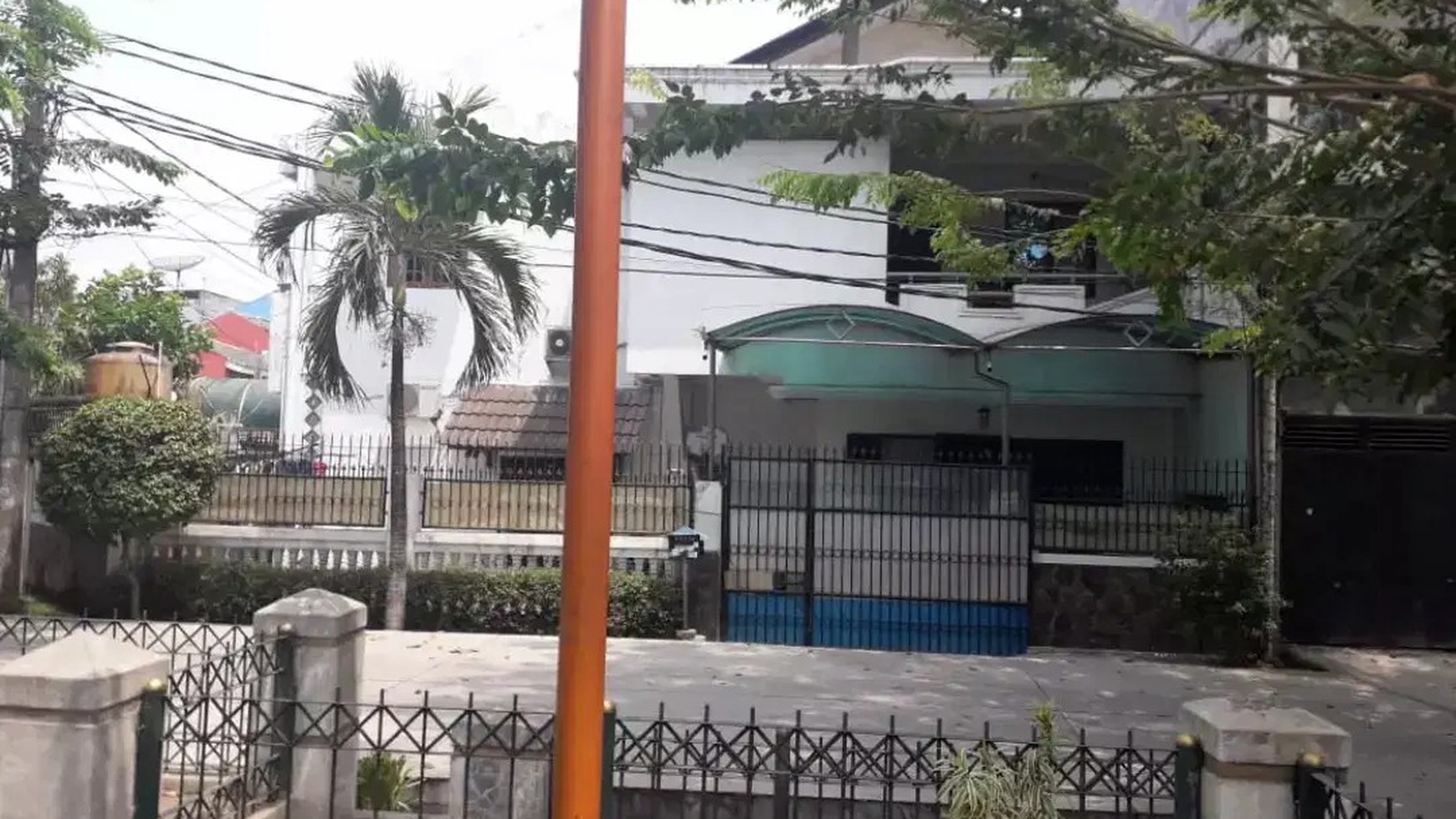 Rumah Megah Posisi Hook Di Grogol
