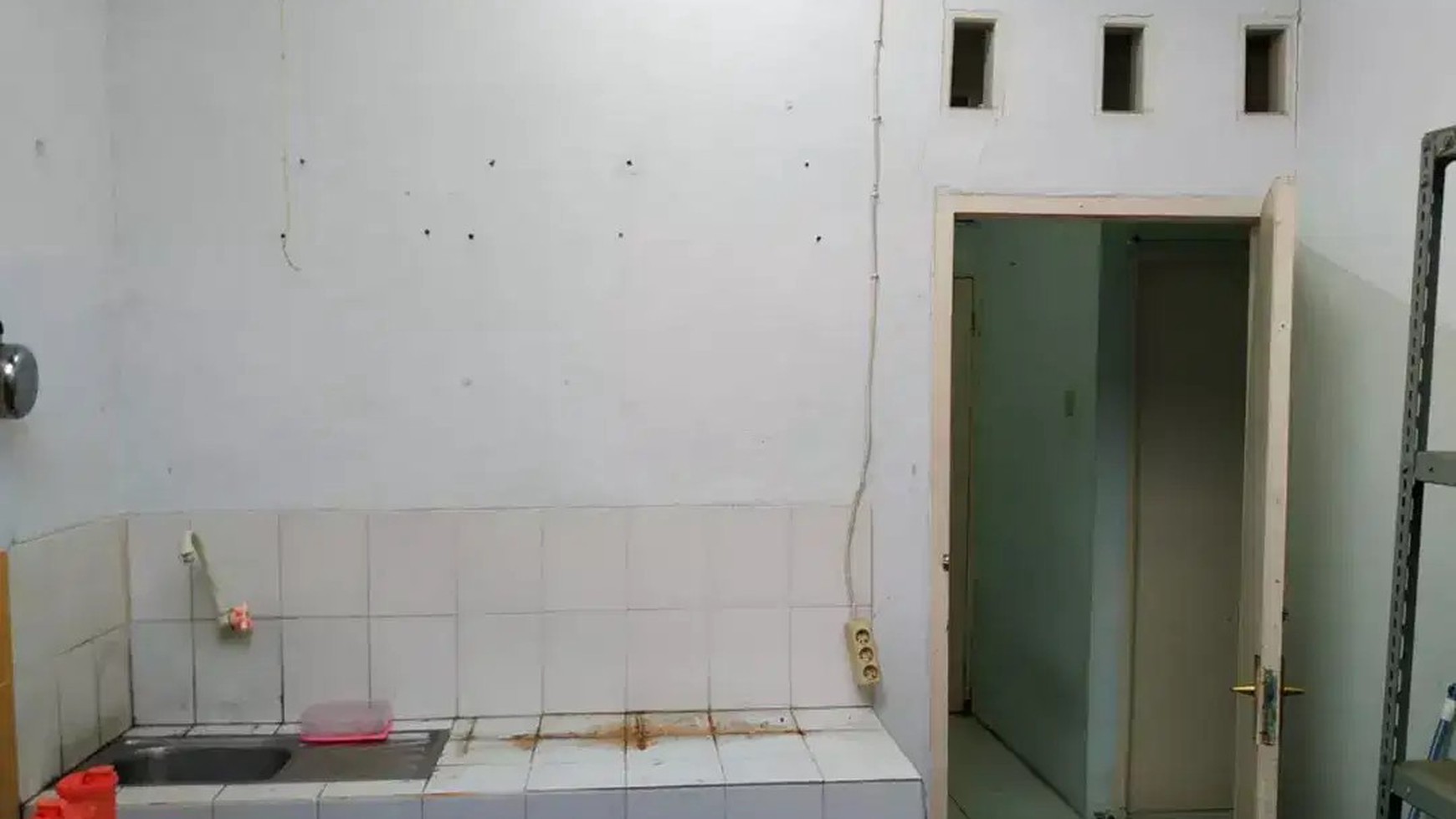 Rumah Hook, Tanah Luas, Harga Miring Di Sawangan