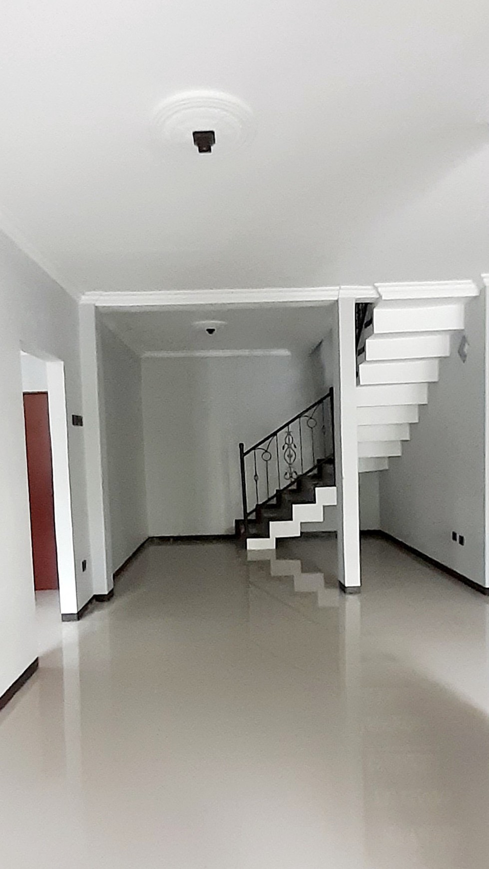 Rumah Modern Klasik luas 160m harga 70 Jt/Thn di Kawasan Sektor 9 Bintaro Jaya