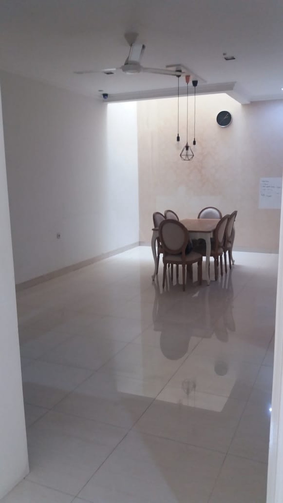 Rumah 2 Lantai Semi Furnish Di Mitra Gading Villa, Luas 7x15m2