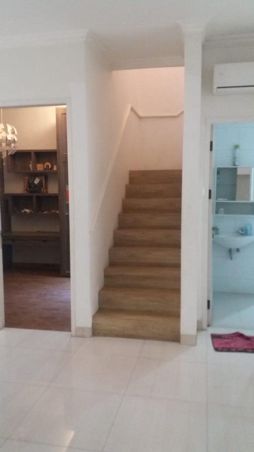 Rumah 2 Lantai Semi Furnish Di Mitra Gading Villa, Luas 7x15m2
