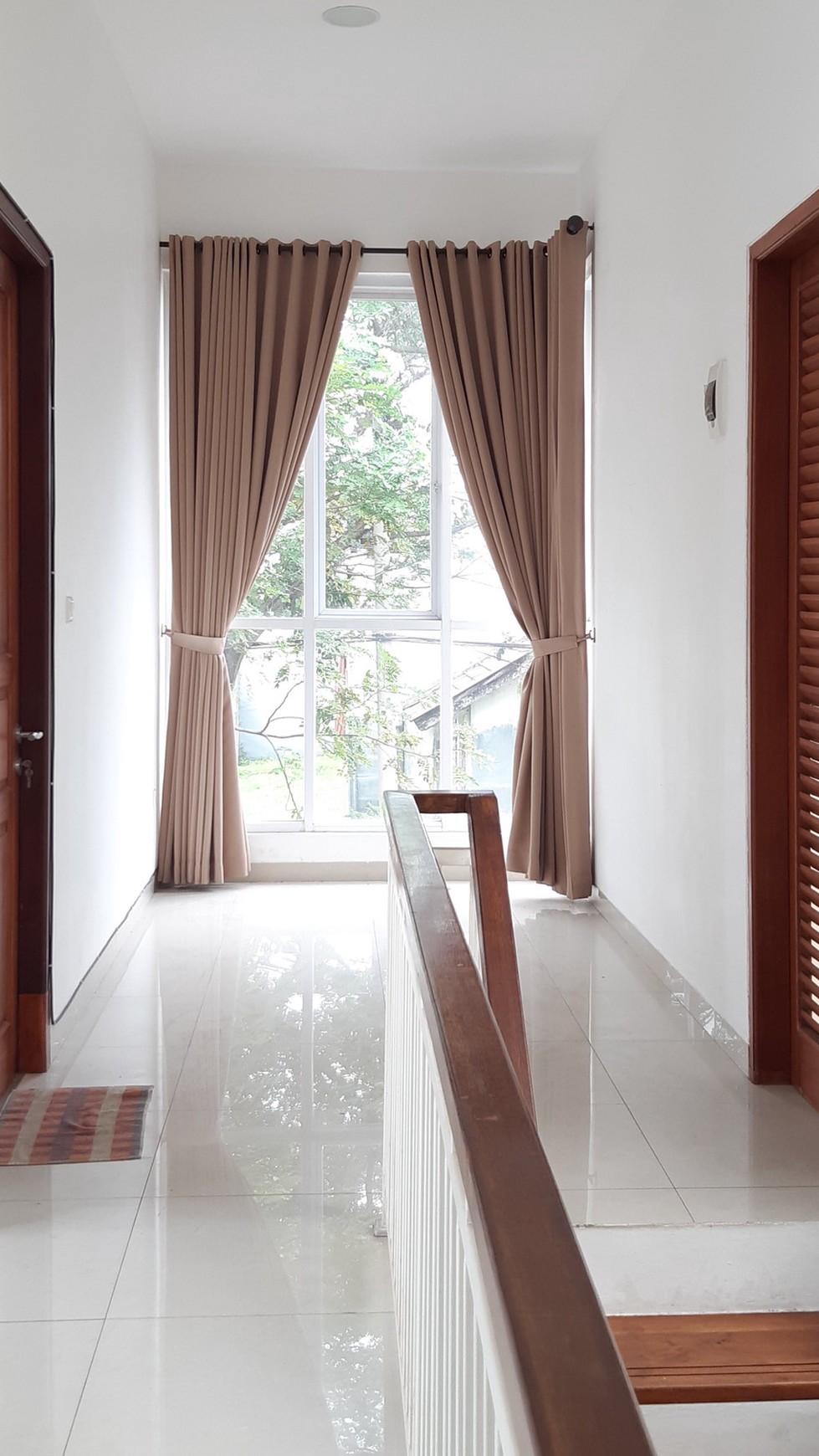 Rumah Cantiq Minimalis Luas 180m Harga 60Jt/Thn nego di Plumeria Residence Bintaro Jaya