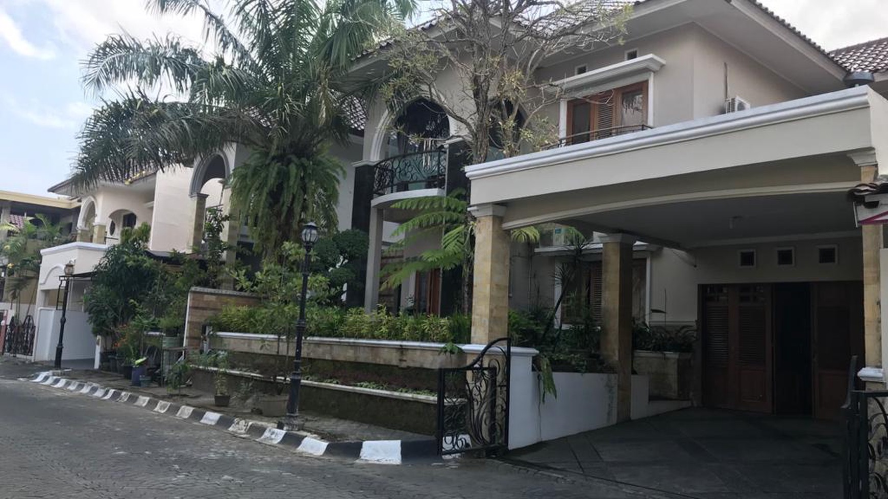 RUMAH MEWAH, DI PERUMAHAN TIRTASANI RESIDENCE