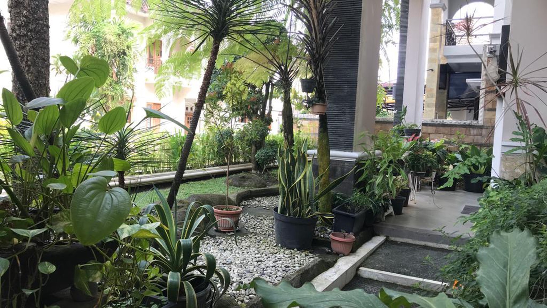 RUMAH MEWAH, DI PERUMAHAN TIRTASANI RESIDENCE