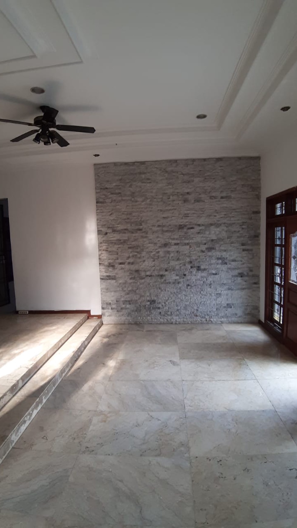 Rumah HOEK Semi Furnished di Rempoa Indah