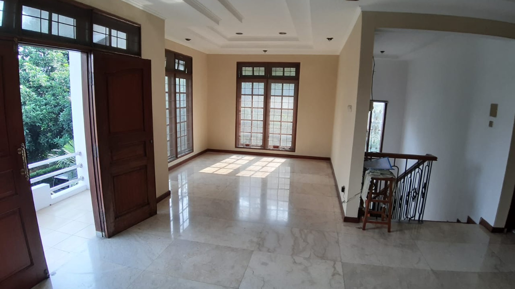 Rumah HOEK Semi Furnished di Rempoa Indah