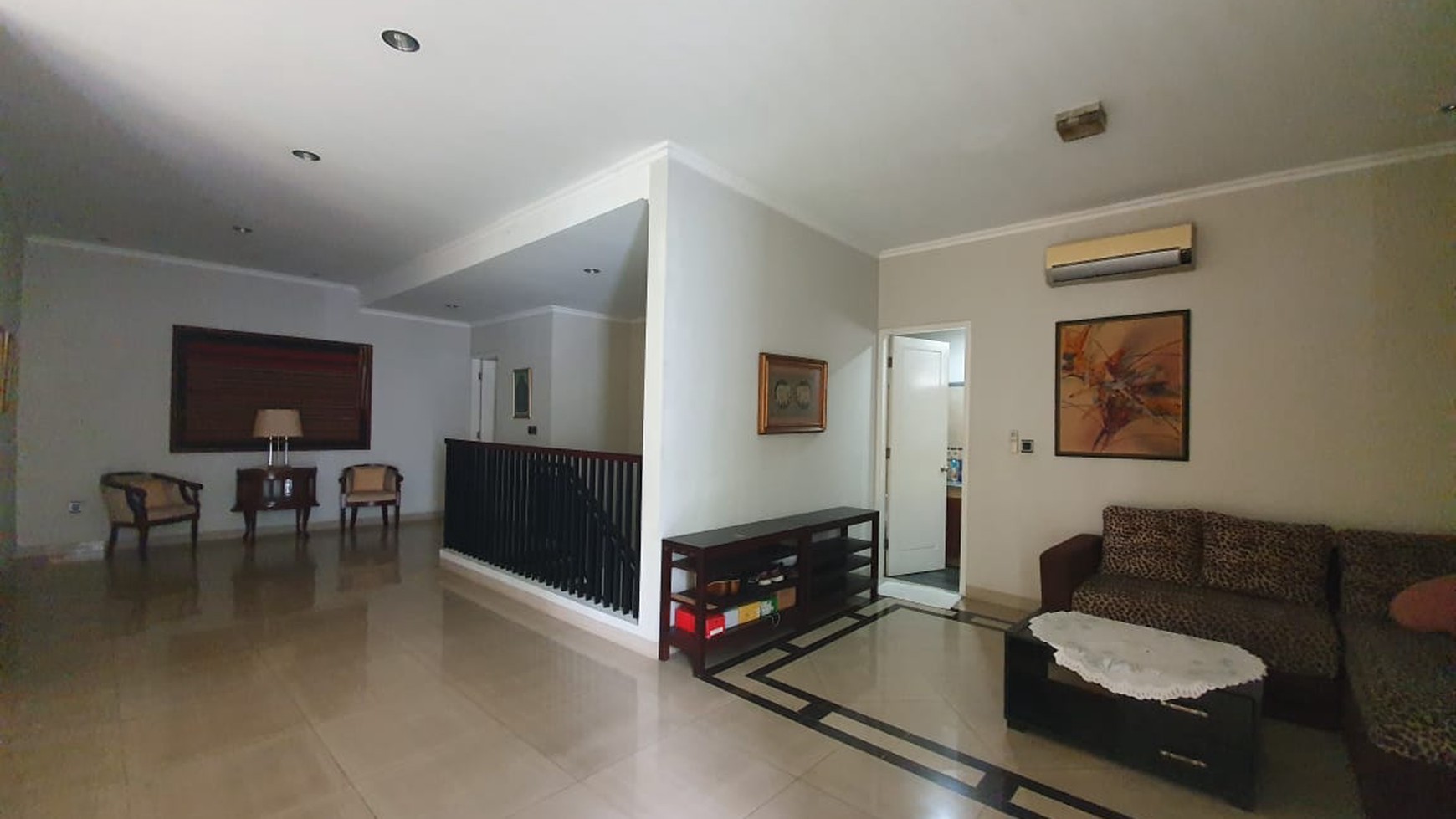 Rumah Cantik dengan Swimming Pool Di Villa Cinere Mas