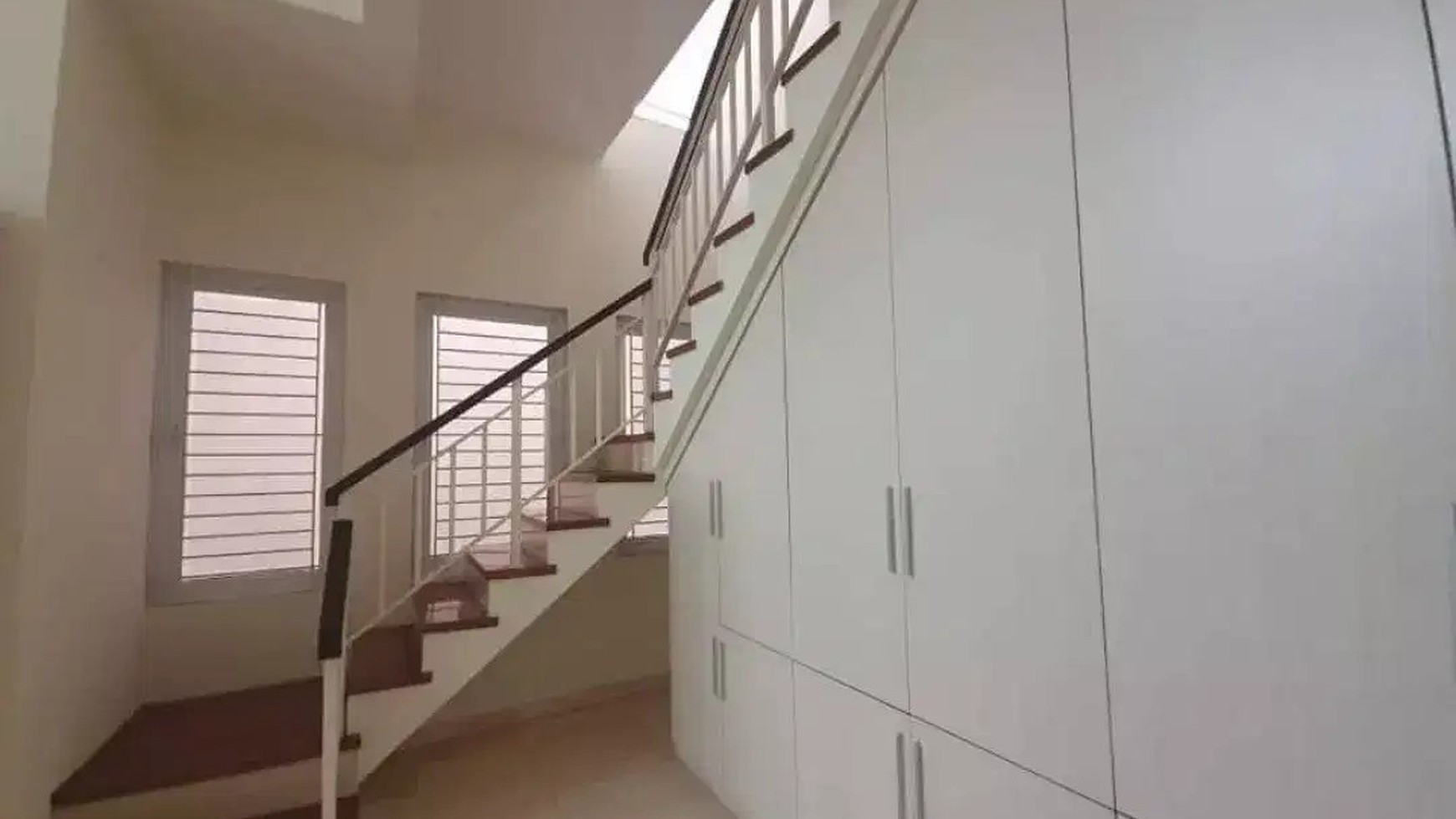 Rumah Megah Keluarga Nyaman Di Kebayoran Baru