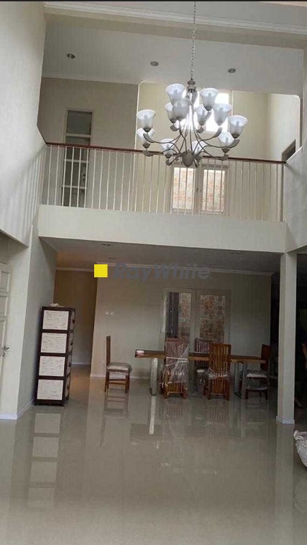 Rumah Cantik 100% baru di Mega Cinere