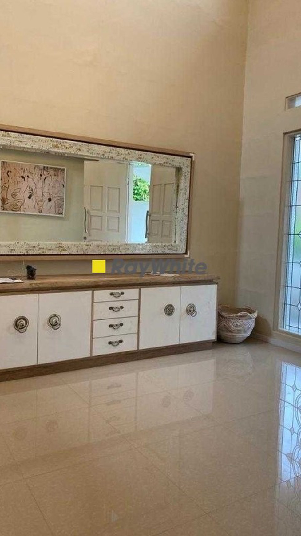 Rumah Cantik 100% baru di Mega Cinere