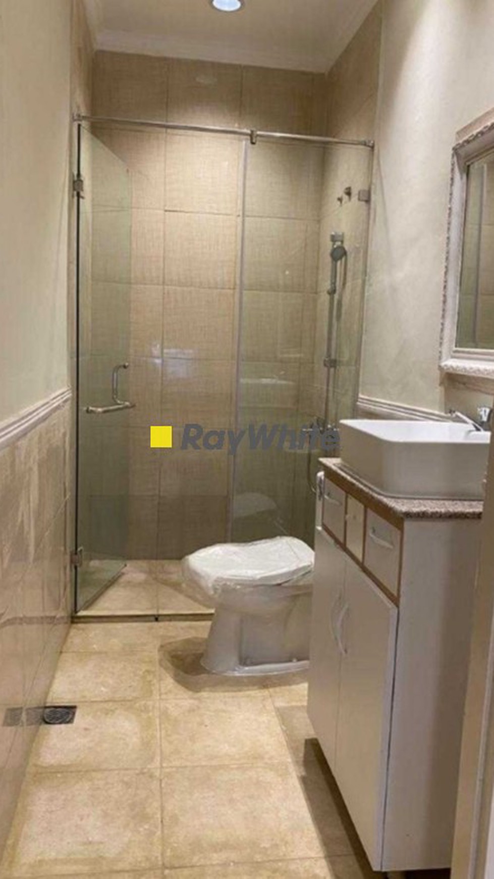 Rumah Cantik 100% baru di Mega Cinere
