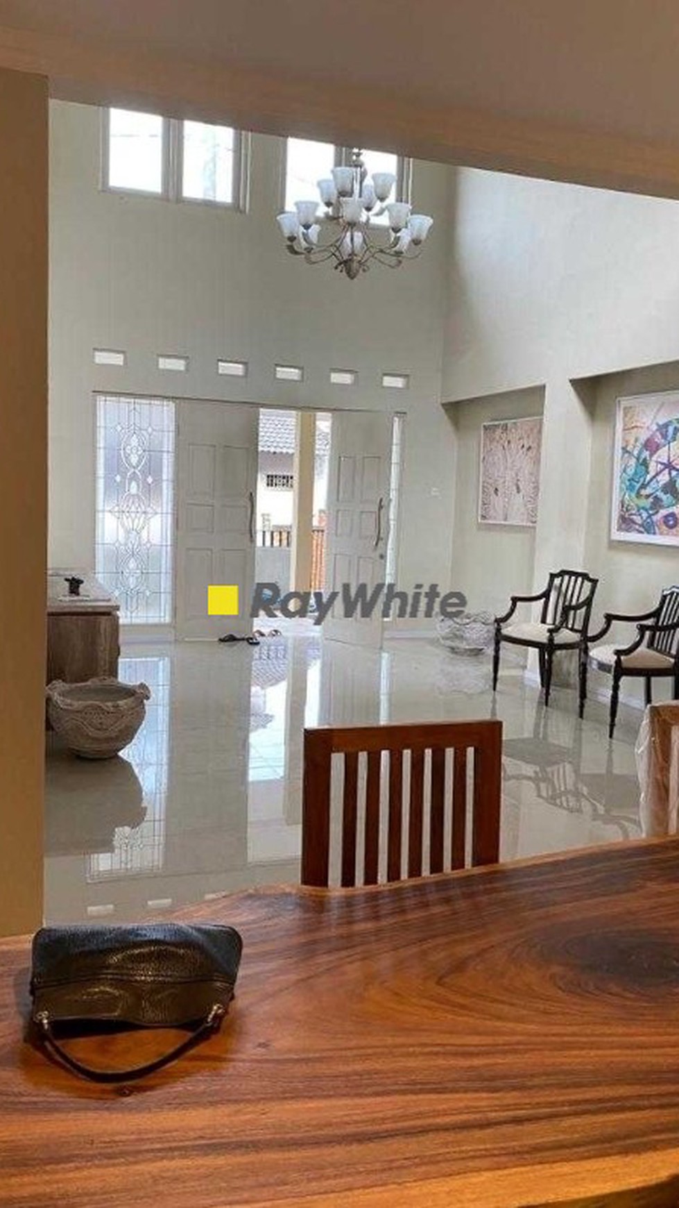Rumah Cantik 100% baru di Mega Cinere