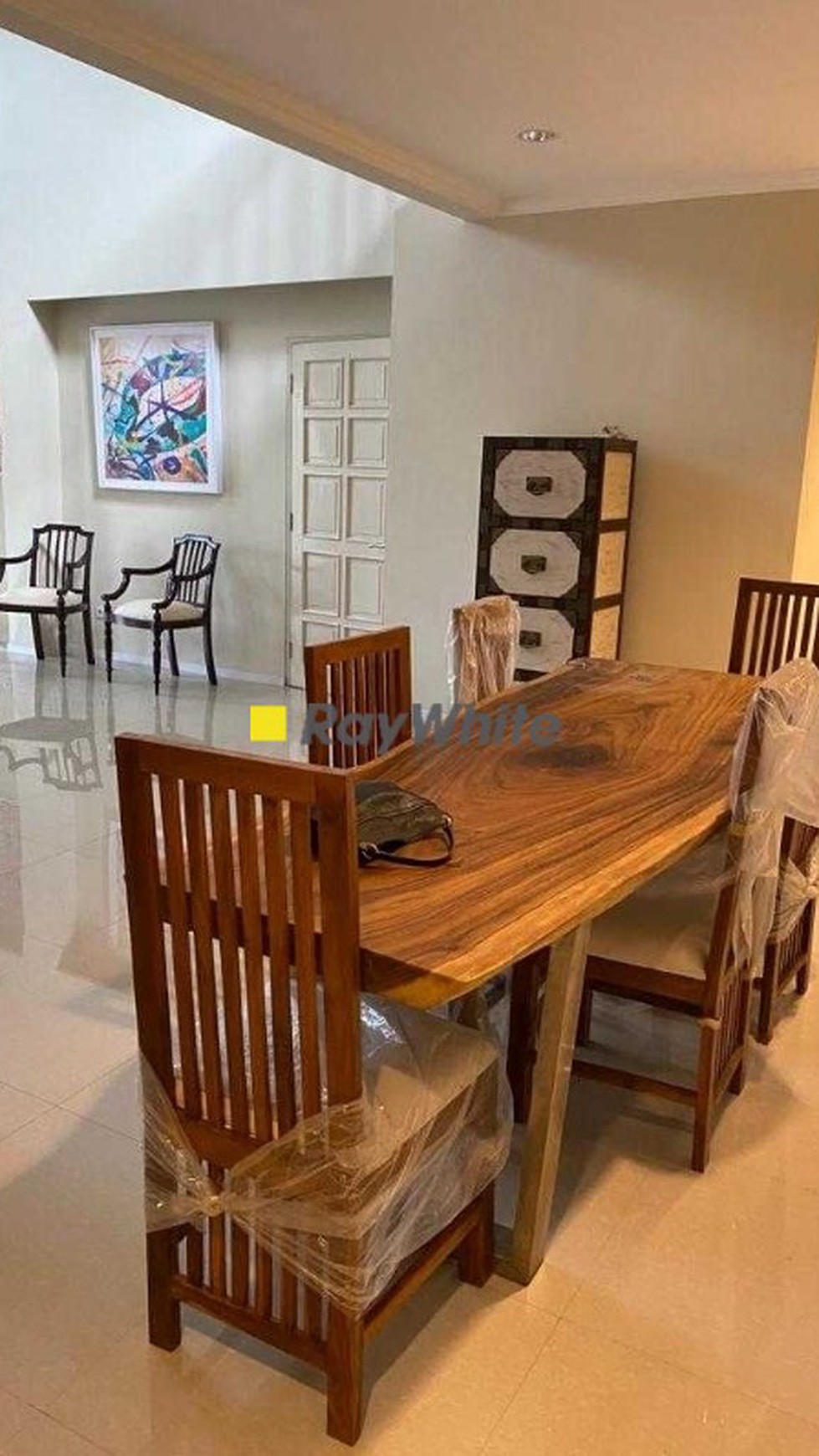 Rumah Cantik 100% baru di Mega Cinere