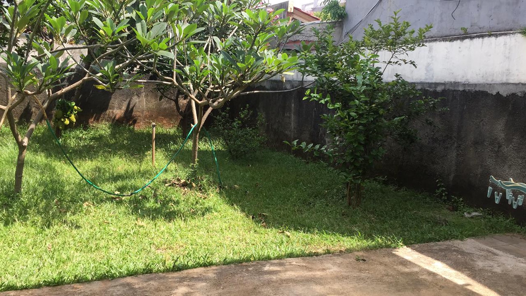 Rumah Taman Bougenville di Pondok Gede